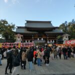 湊川神社の神門前の様子