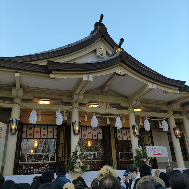 湊川神社の拝殿へかなり近づいた