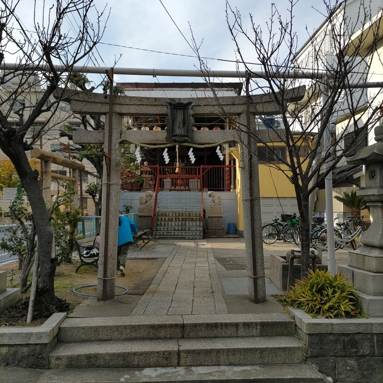 東川崎蛭子神社の鳥居前